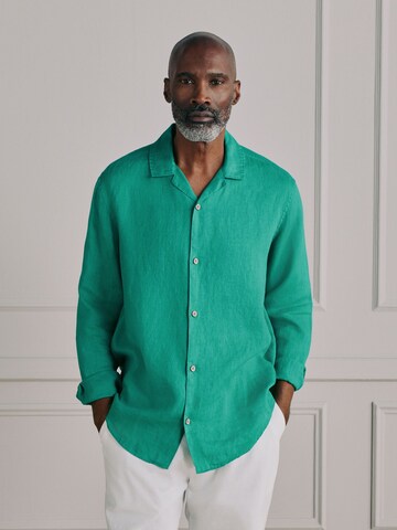 Next Regular Fit Hemd in Grün: Vorderseite