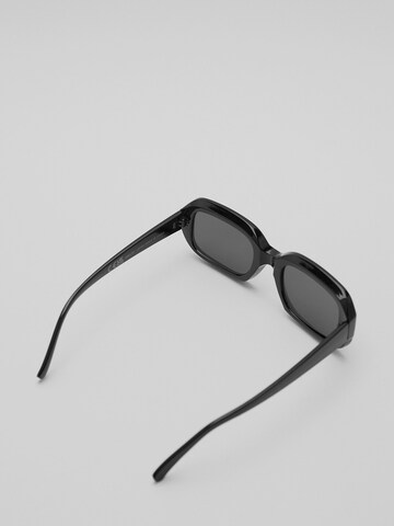 Pull&Bear Sonnenbrille in Schwarz