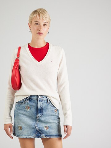 TOMMY HILFIGER Sweater in White: front
