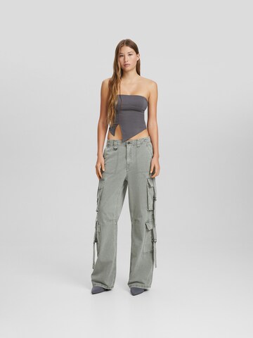 Bershka Loose fit Cargo trousers in Grey