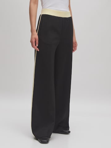 Flared Pantaloni 'Polly' di EDITED in nero: frontale