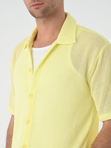 Antioch - Regular Fit Camisa em amarelo