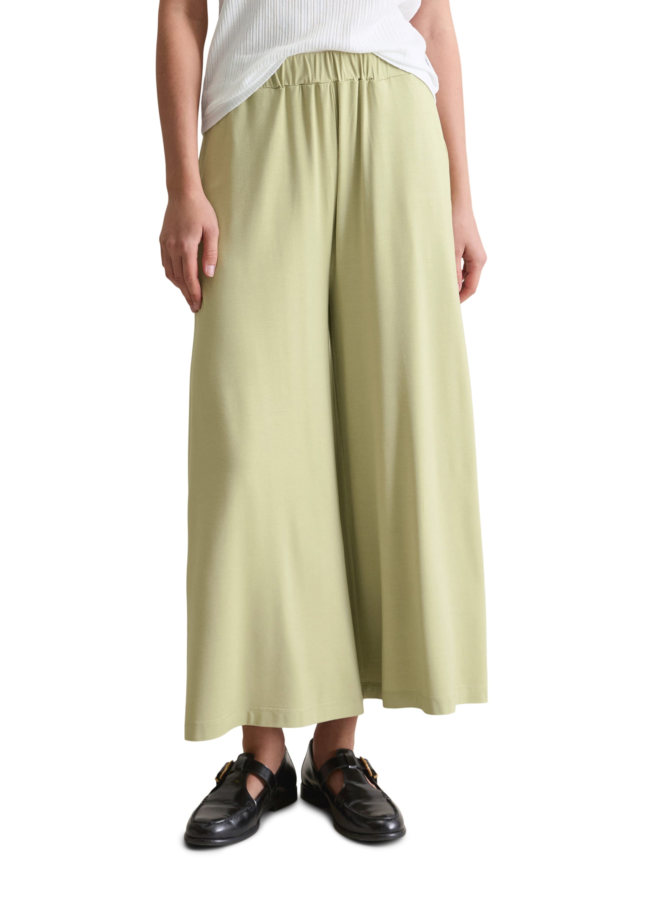 Marc O'Polo DENIM Loose fit Pants in Green: front