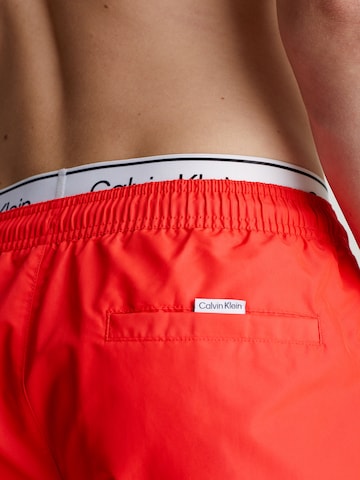 Calvin Klein Swimwear Zwemshorts in Rood