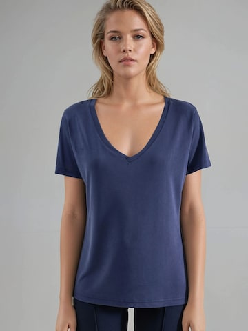 Busem Shirt in Blue: front