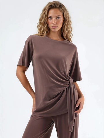 T-shirt Busem en marron : devant