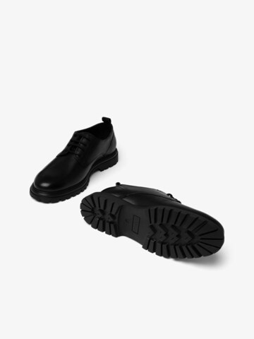 Chaussure à lacets 'GIL' Bianco en noir