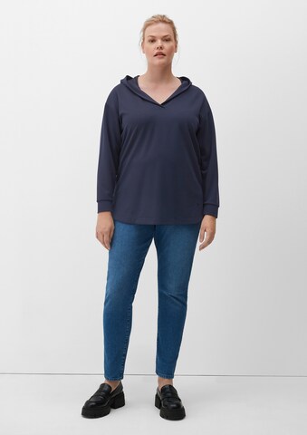 TRIANGLE Sweatshirt in Blau