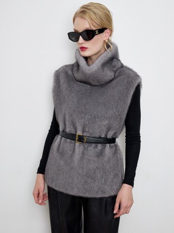 BASSIA Weste 'Faux-mink-fur gray dickey'‌‌‌‌‌‌‌‌‌ in Grau