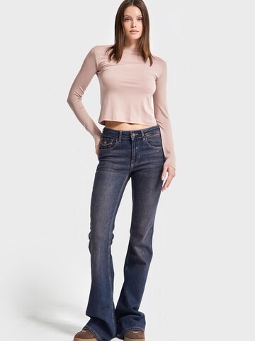IT'S BASIC Flared Jeans 'OLIVIA' in Blauw