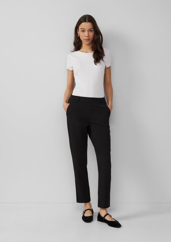 QS Slimfit Broek in Zwart: voorkant