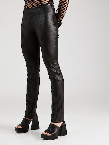 Coupe slim Pantalon 'Dalia' WEEKDAY en noir : devant