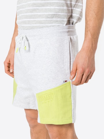 Tommy Jeans Regular Shorts in Grau