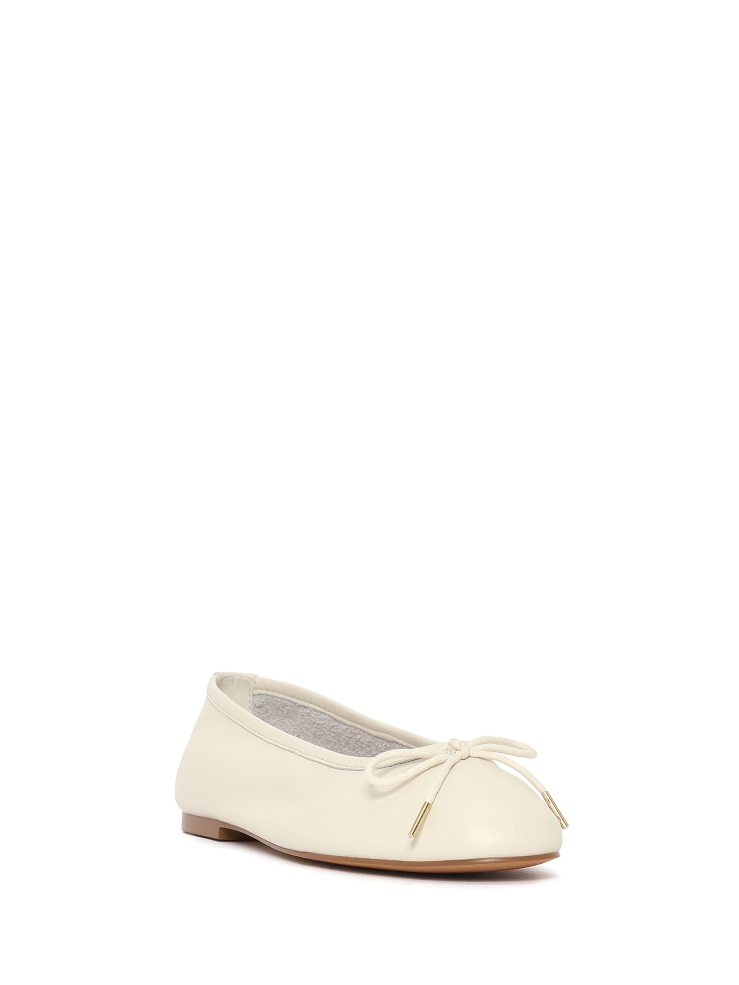 Derimod Ballet Flats in White: front