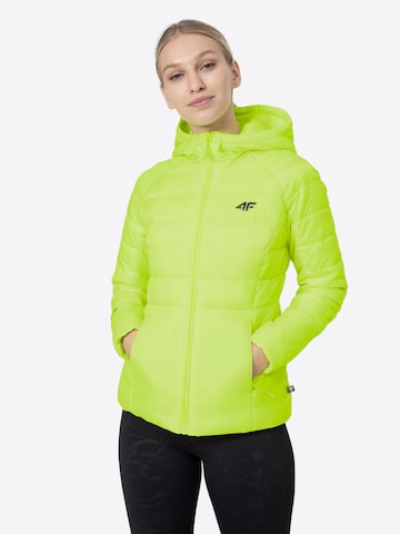 Veste outdoor 4F en jaune : devant