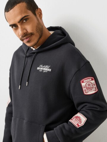 FC BAYERN MÜNCHEN Sweater in Black