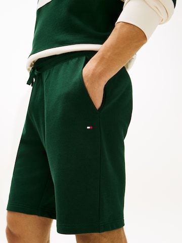 TOMMY HILFIGER regular Παντελόνι 'ESSENTIAL' σε πράσινο