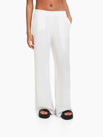 Wide leg Pantaloni de la Bershka pe alb: față