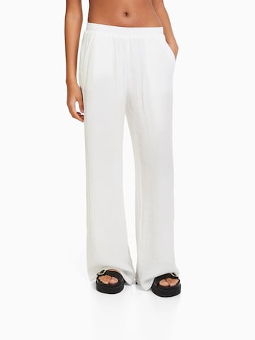 Wide leg Pantaloni de la Bershka pe alb: față