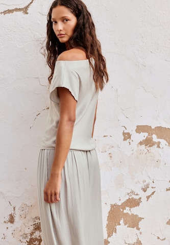 Tricou de la Pull&Bear pe gri