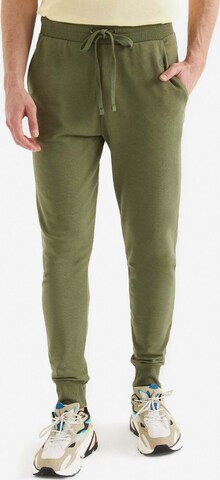 WESTMARK LONDON Tapered Pants in Green: front