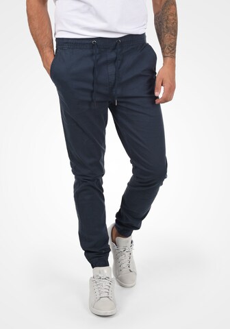 !Solid Tapered Chino Pants 'THEREON' in Blue: front