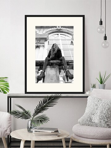 Liv Corday Image 'Point of View' in Black