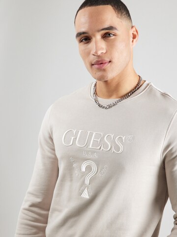 GUESS Свитшот 'BEAU' в Серый