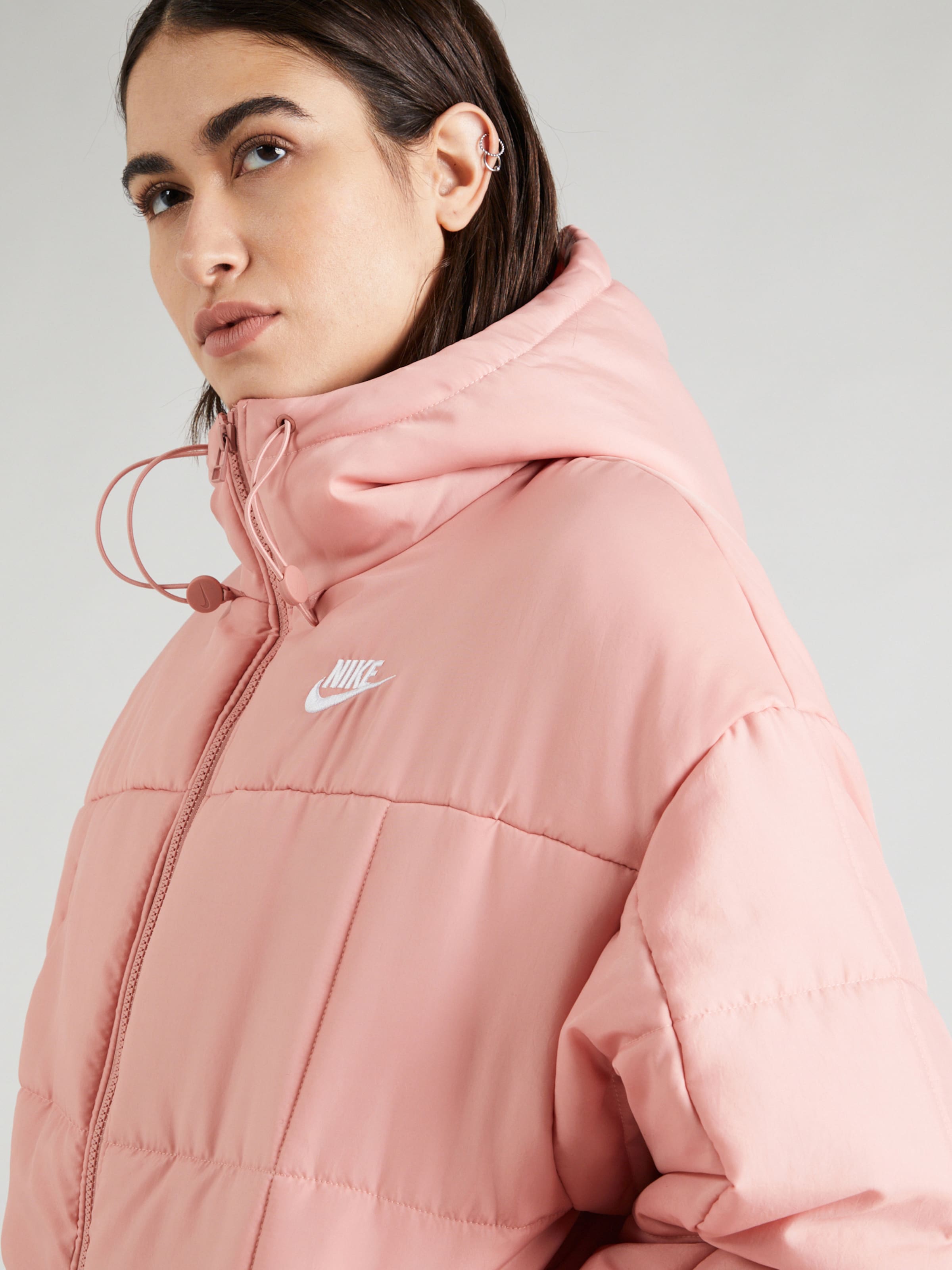 Nike Sportswear Giacca invernale ESSENTIALS in Rosa ABOUT