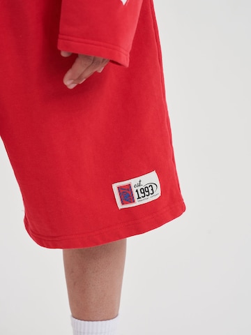 AND1 Široký strih Nohavice - Červená