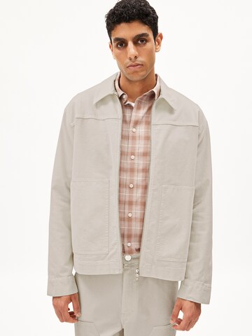 Veste mi-saison 'Constaa' ARMEDANGELS en beige : devant