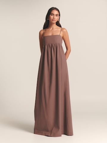 St MRLO - Vestido em castanho