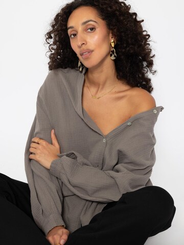 SASSYCLASSY Bluse 'kürzere Variante' in Grau