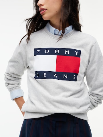 Tommy Jeans - Sudadera en gris