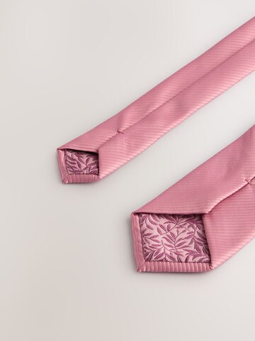 Next Set: Krawatte und Einstecktuch in Pink