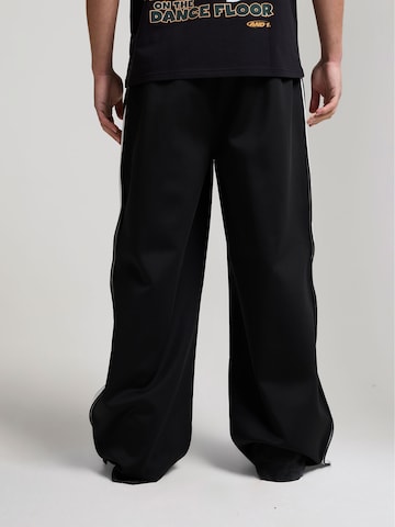 AND1Loosefit Hlače - crna boja