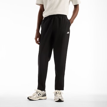 Effilé Pantalon 'Utility' new balance en noir : devant