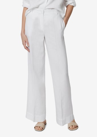 Marc O'Polo Loose fit Pleated Pants in White: front