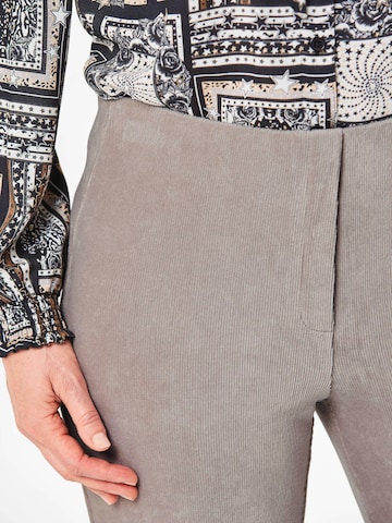 Goldner Regular Trousers in Grey