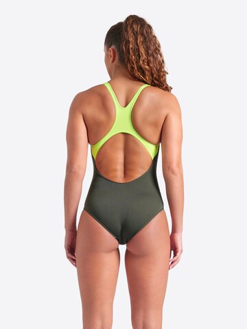 Bustieră Costum de baie sport 'POSEIDONIA' de la ARENA pe verde