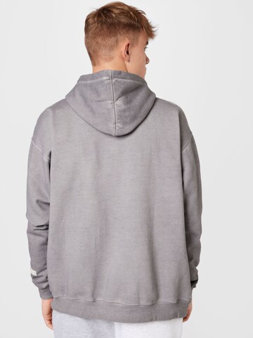 Mennace Sweatshirt in Grau