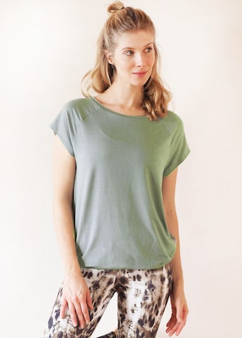 Kismet Yogastyle Performance Shirt in Green: front