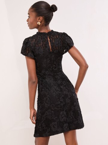 Rochie de cocktail de la Lipsy pe negru