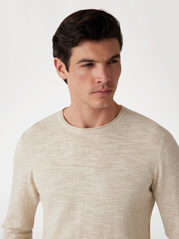 GUESS Sweater in Beige