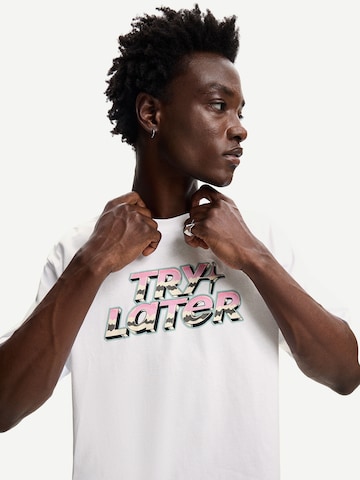 T-Shirt Bershka en blanc