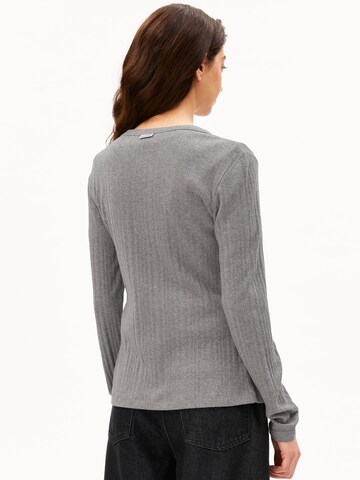 Cardigan ARMEDANGELS en gris