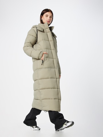 Superdry Winter Coat in Green: front