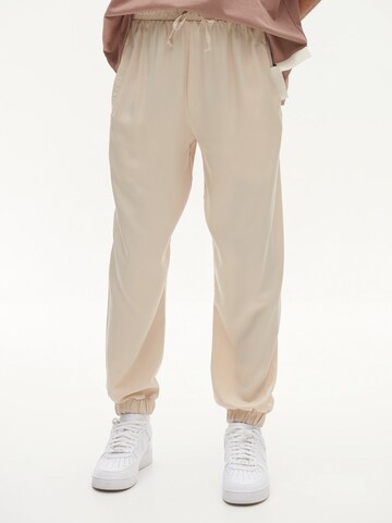 Smiles Tapered Trousers 'Enno' in White: front