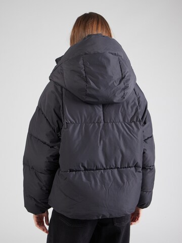 Embassy of Bricks and Logs - Chaqueta de invierno 'Zonza' en negro