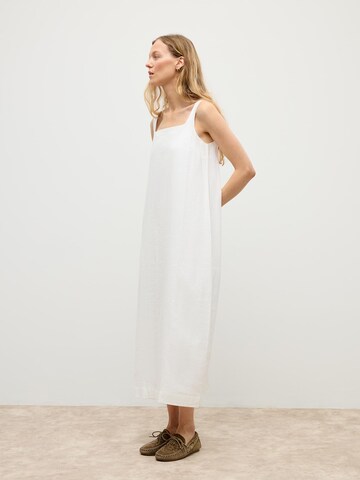 Abito di ABOUT YOU x Marie von Behrens in bianco